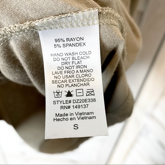 DOUBLE ZERO | Oversized Relaxed Fit V Neck Top Light Green - Picture 4 of 6